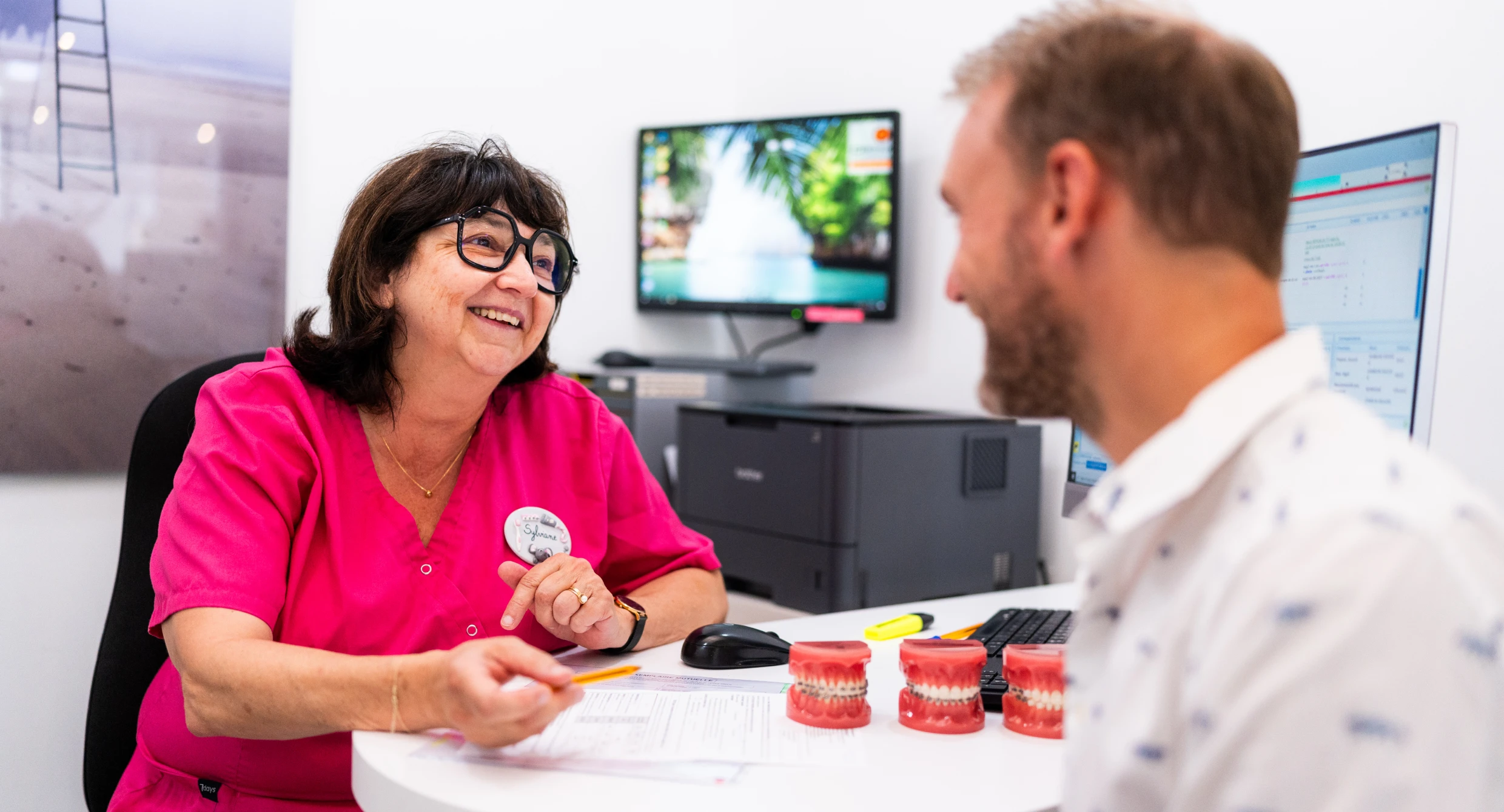 Au cabinet d’orthodontie du Docteur Py, notre équipe s’engage à vous offrir un service d’excellence.